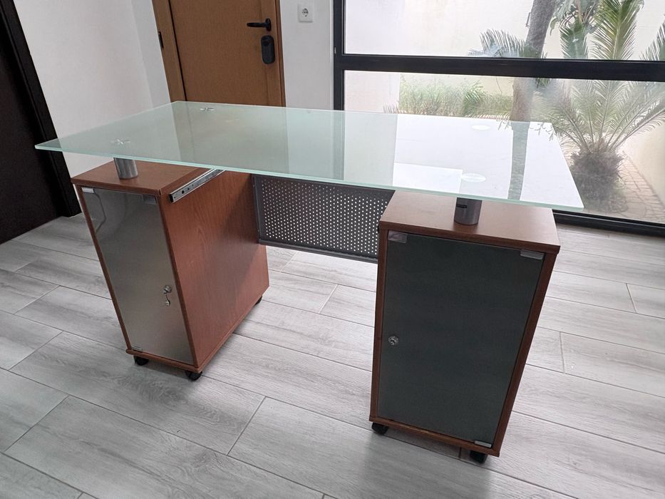 Secretária com Tampo de Vidro e Módulos Laterais [76]