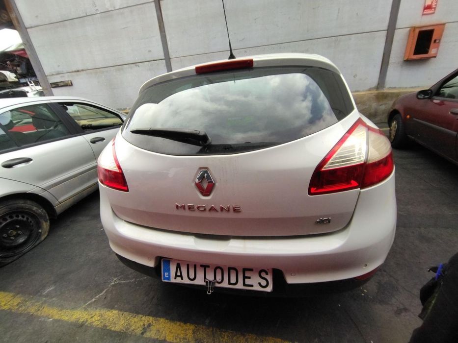 Guarda-Lamas Frente Direito Renault Megane Iii Berlina 5P