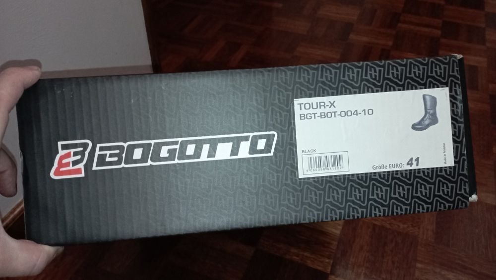 Botas de motociclismo número 41.