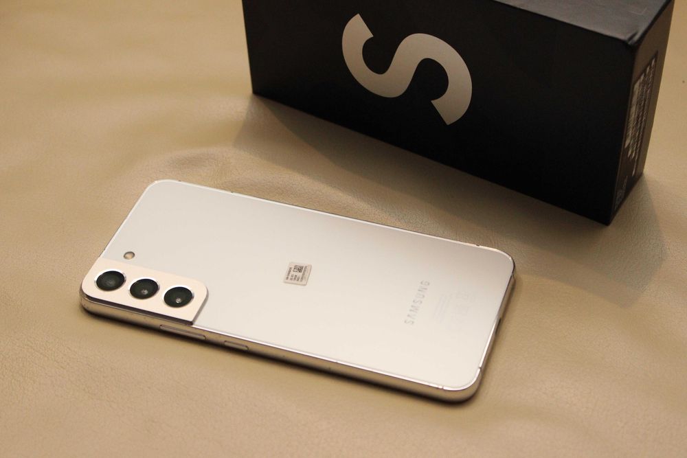 Samsung Galaxy S22+ S22 PLUS 8 / 128 GB