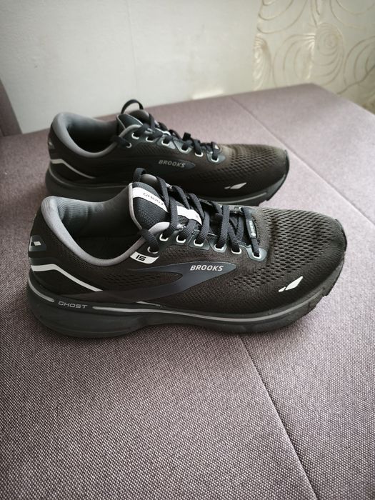 Чоловічі кросівки для бігу Brooks GTS 15.