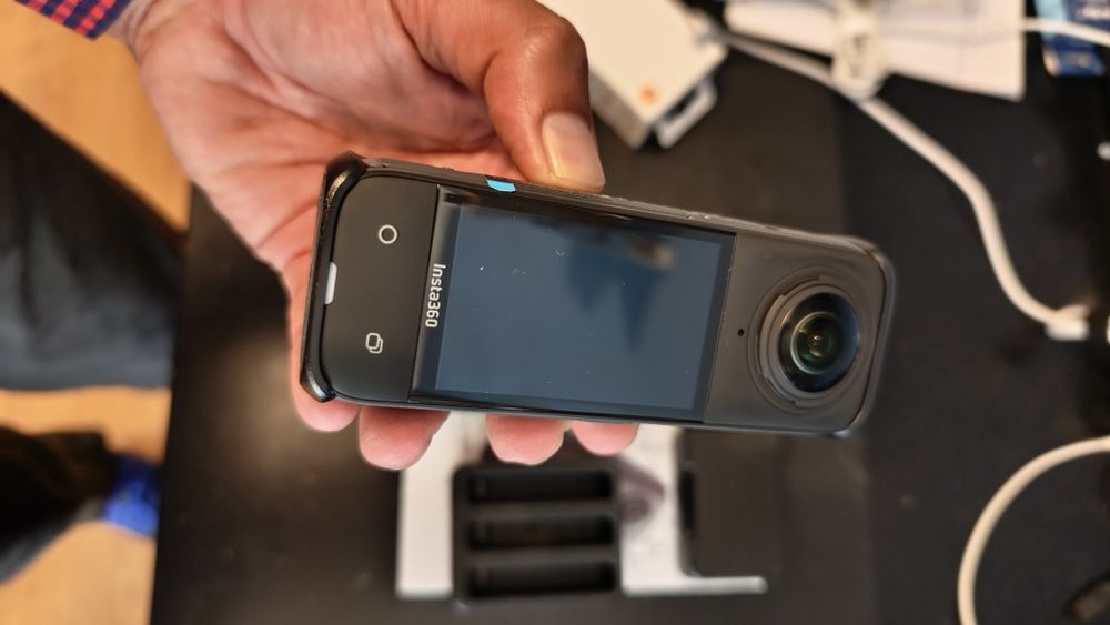 Câmera Insta 360 X4 como nova e com acessórios
