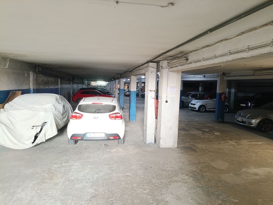 Garagem fechada (lugar estacionamento)