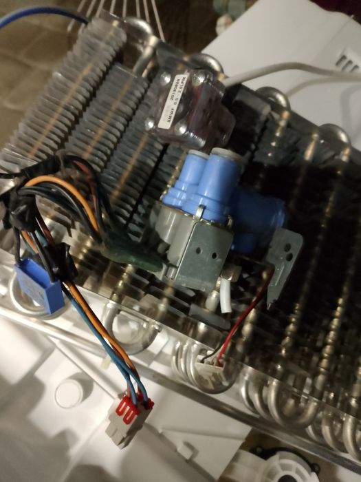 Холодильник по запчастям