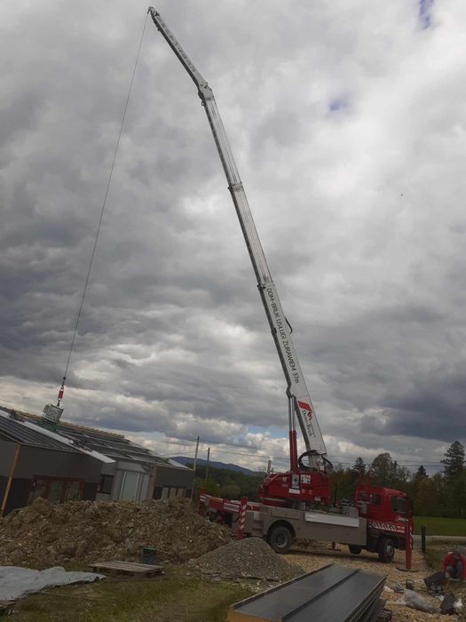 Usługi żuraw, dźwig dekarski 37m