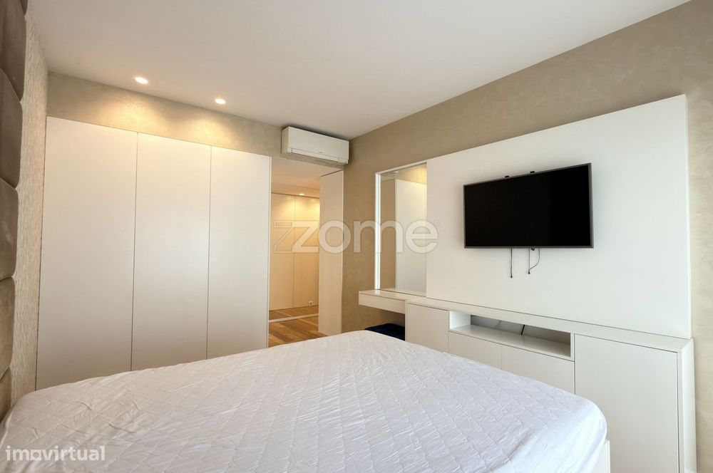 Apartamento T3 com lugar de garagem e varanda em S. Vitor.