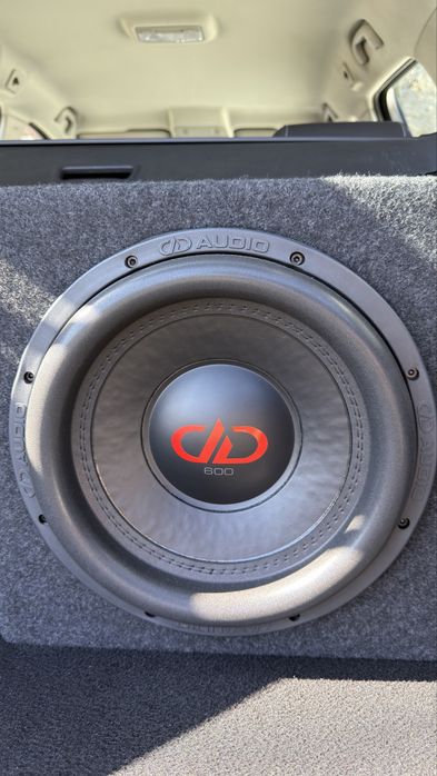 Subwoofer com caixa dutada