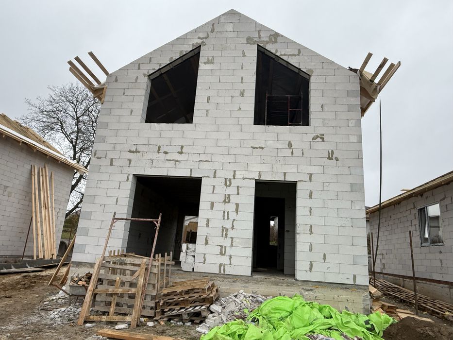 Продам двох поверховий будинок