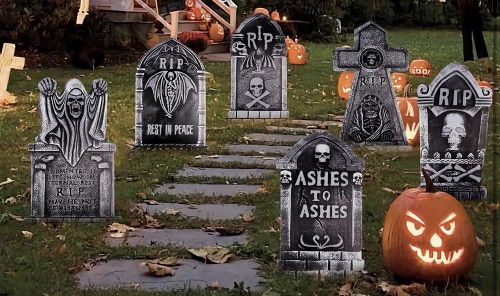 Various Halloween Articles64284714910467126