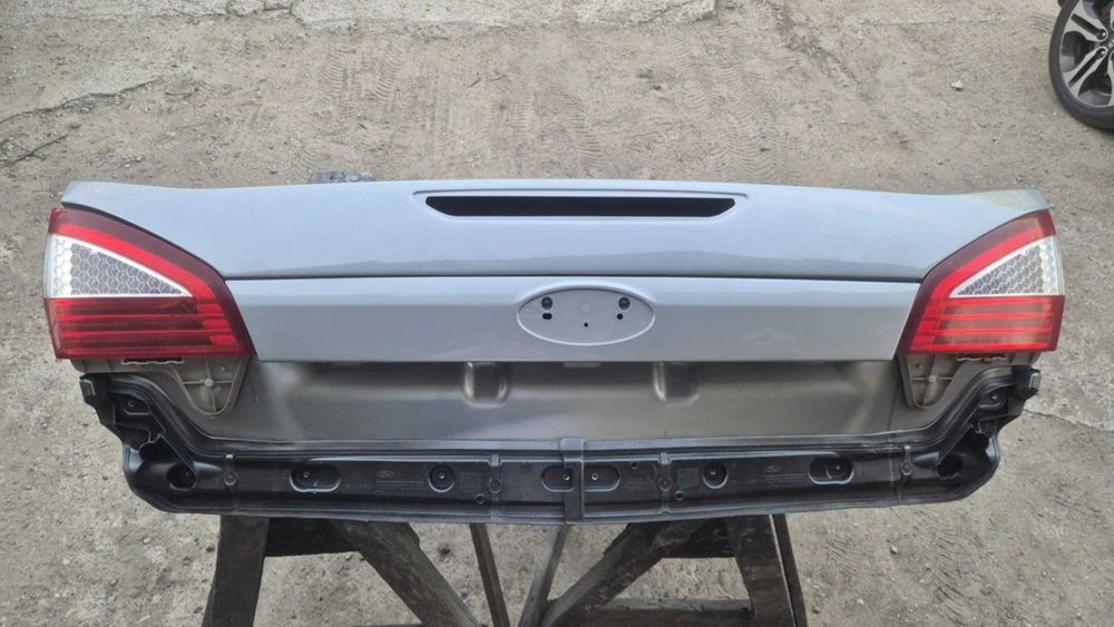 Ford Mondeo MK4 Sedan Klapa bagażnika srebrna , lakier H8