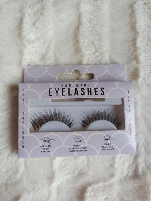 Sztuczne rzęsy ręcznie robione z klejem