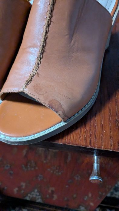 Босоніжки жіночі