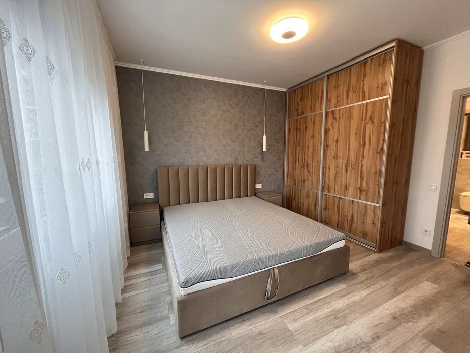 Простора квартира, є гараж