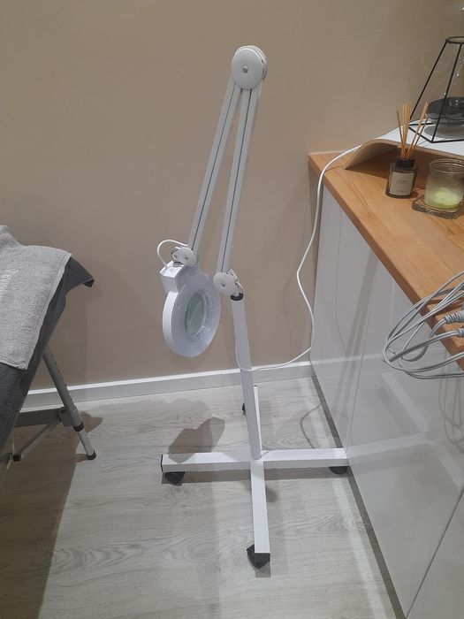 Lupa com luz para estética
