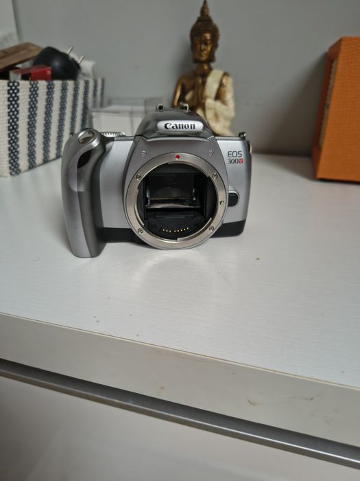 Aparat Canon EOS 300V z obiektywem Tamron