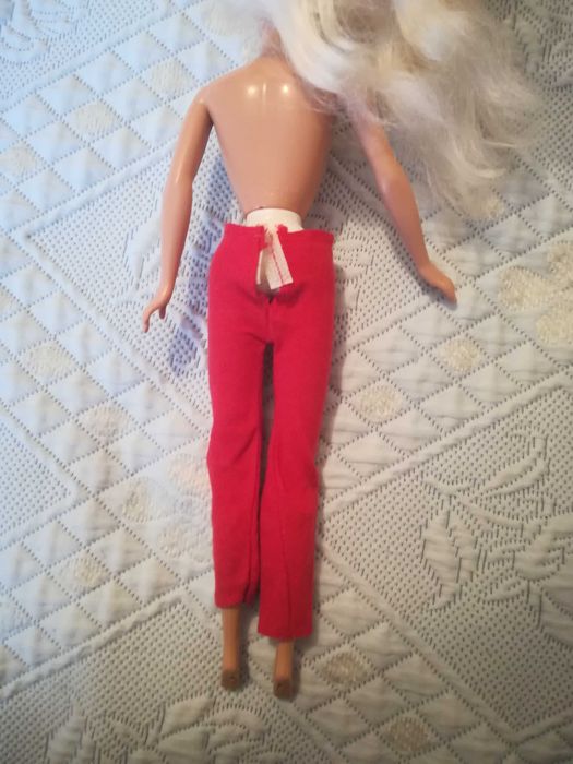 Calças Vermelhas Boneca