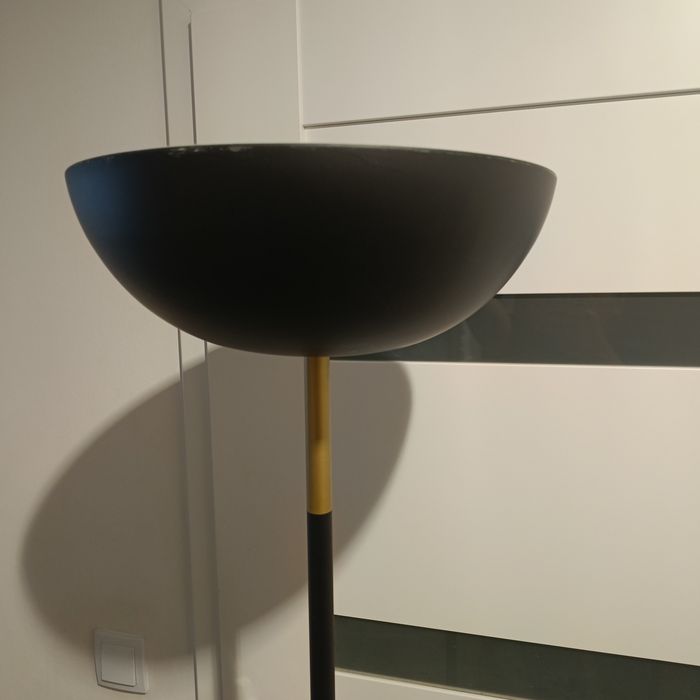 Lampa czarna ze złotymi wstawkami
