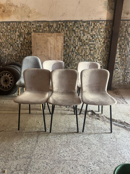 Conjunto de mesas e cadeiras