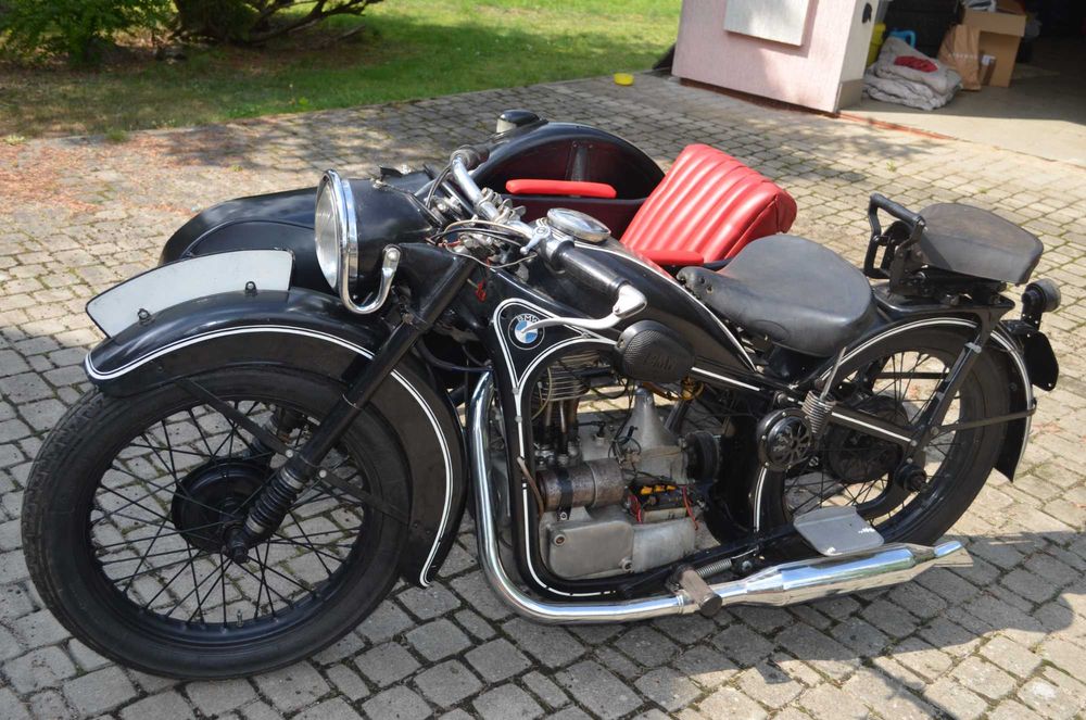 Motocykl z koszem zabytek  BMW  R60/2 /  BMW R35 osiołek  / BMW  R25/2