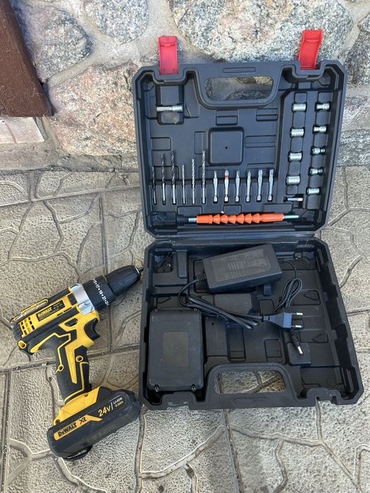 Шуруповерт акумуляторний DeWalt 24V у кейсі, 2 акумулятори 5.0Ah