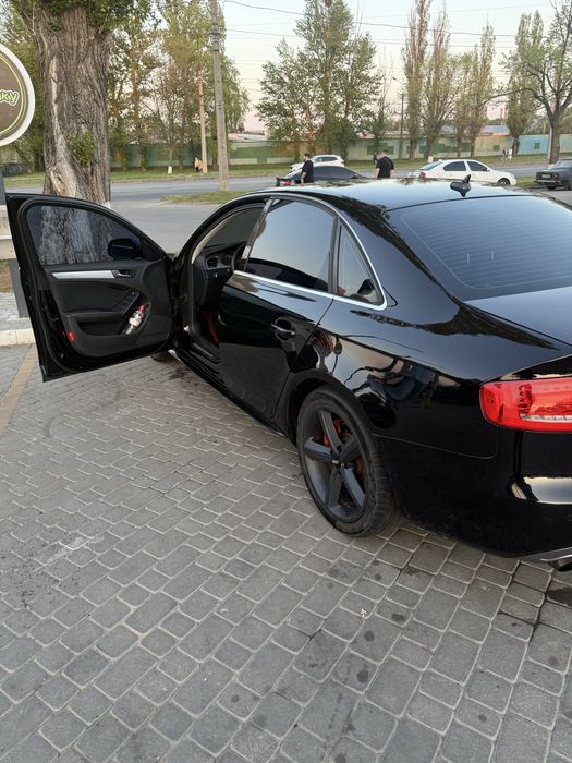 Audi A4 B8 Quattro 2.0 TFSI 211 к.с. Автомат  Продам Audi A4 B8 Quattro 2011 року.