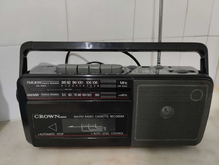 Crown Japan  SZ-88 AM/FM Radio Cassette - A funcionar