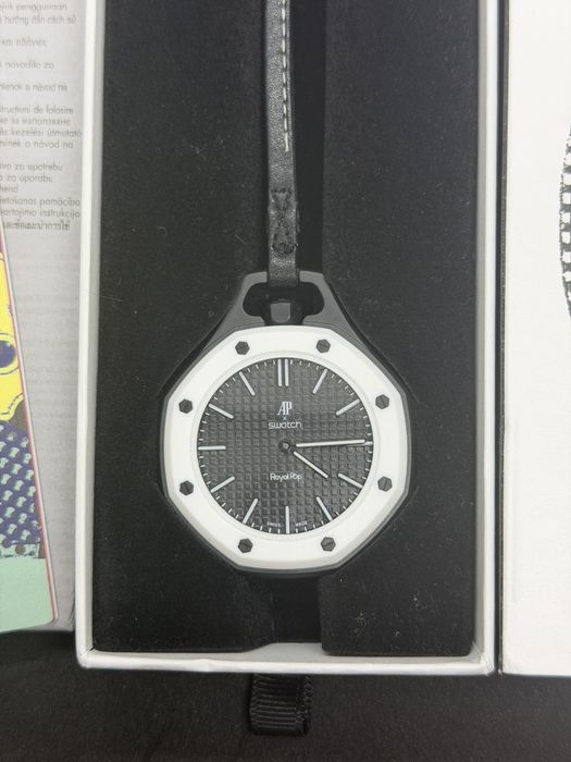 Audemars Piguet × Swatch Royal Pop — механічний годинник Ocho Negro