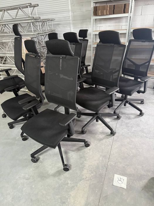 Крісло офісне стільці багато