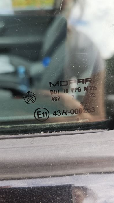 Скло переднє водійське dodge avenger mopar 43R-000263
