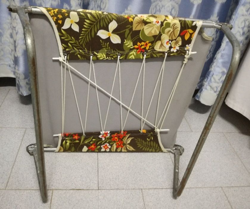 Cama articulada para campismo ou jardim