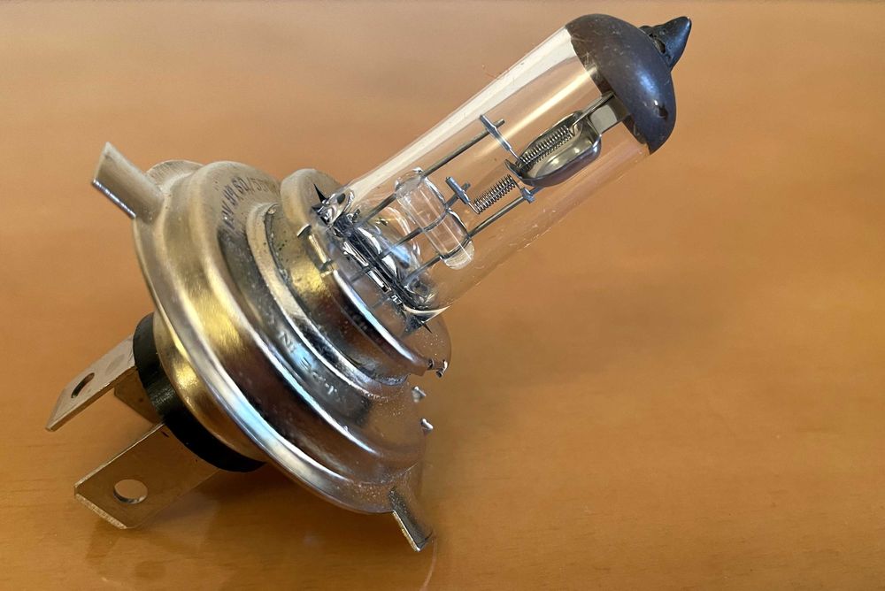 Лампа автомобильная галогеновая  H4 12V 60/55W - 1шт. НОВАЯ.