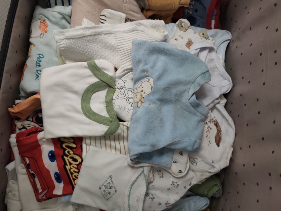 Roupas de bebé( menino entre três a seis meses)