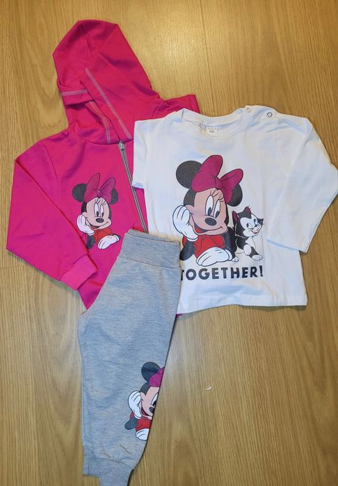 Varios conjuntos de fatos de treino