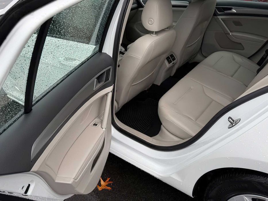 Volkswagen Golf      2015