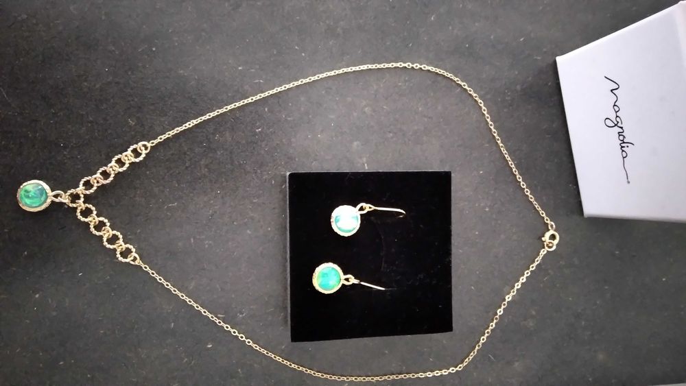 Brincos e colar opala