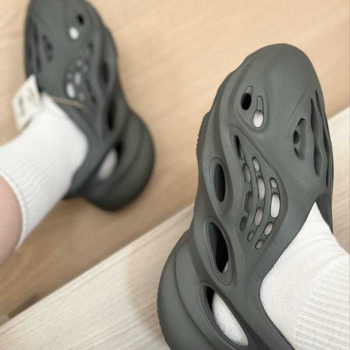 Adidas Yeezy Foam RNNR size 45