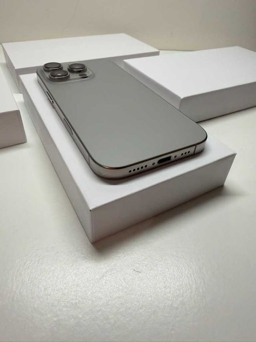 Apple iPhone 15 Pro・128GB・Titânio natural (Fatura e Garantia)