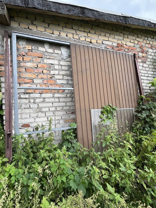 Brama garażowa.