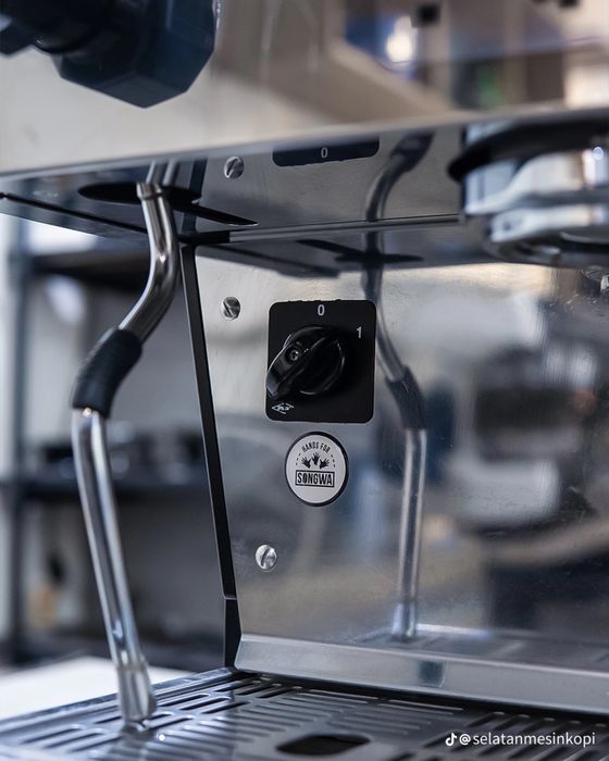 Кавомашина La Marzocco Linea PB 2 Group. Для високого потоку