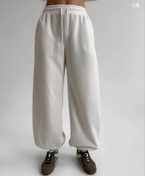 Білі спортивні штани теплі