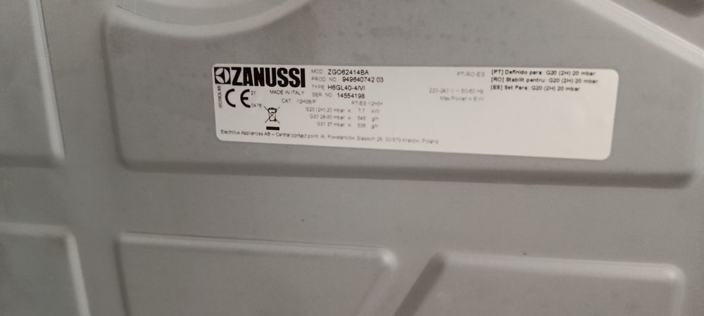Placa de Gás ZANUSSI ZGO62414BA (para gás Natural ou com bicos para propano- 58 cm - Preto)
