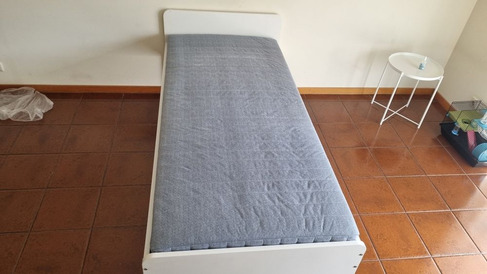 Cama IKEA SLAKT com colchão de molas | COMO NOVA