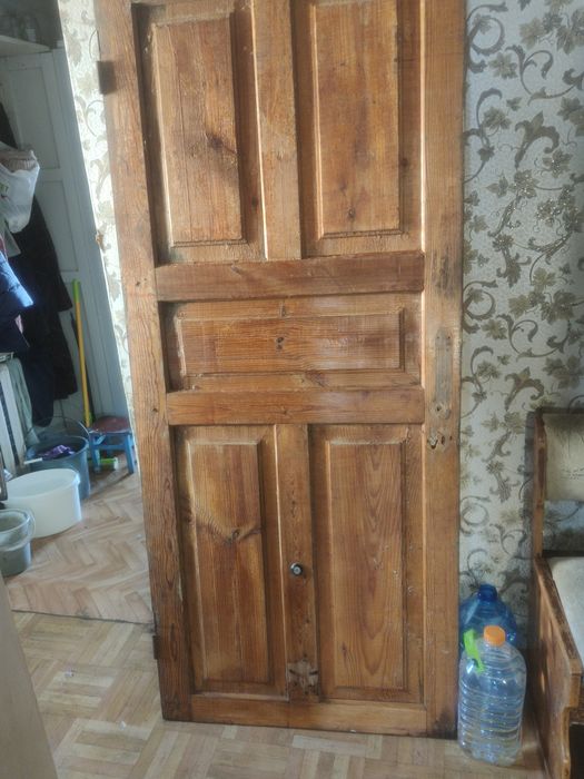 Продаю двері дерев'яні 200х824х42
