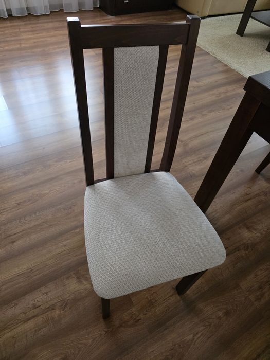 Stół  do salonu 140cm plus 2x40 z 4 krzesłami