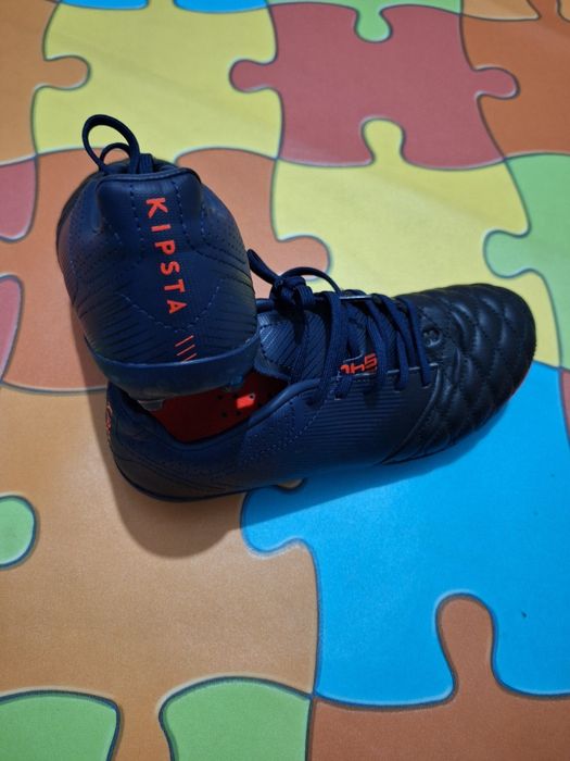 Chuteira com cravos Kipsta número 35 /22cm