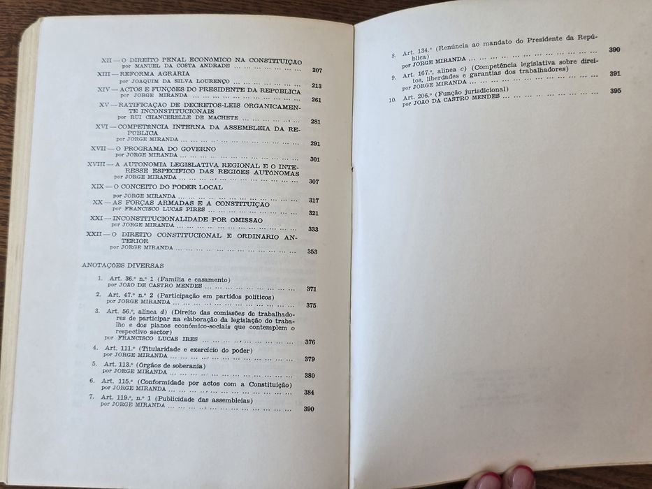 Livros jurídicos / Direito / 1 = 5€ / 10 = 40€