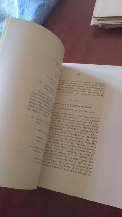 Considerações sobre a Aplicação à Hidrologia da Estatística