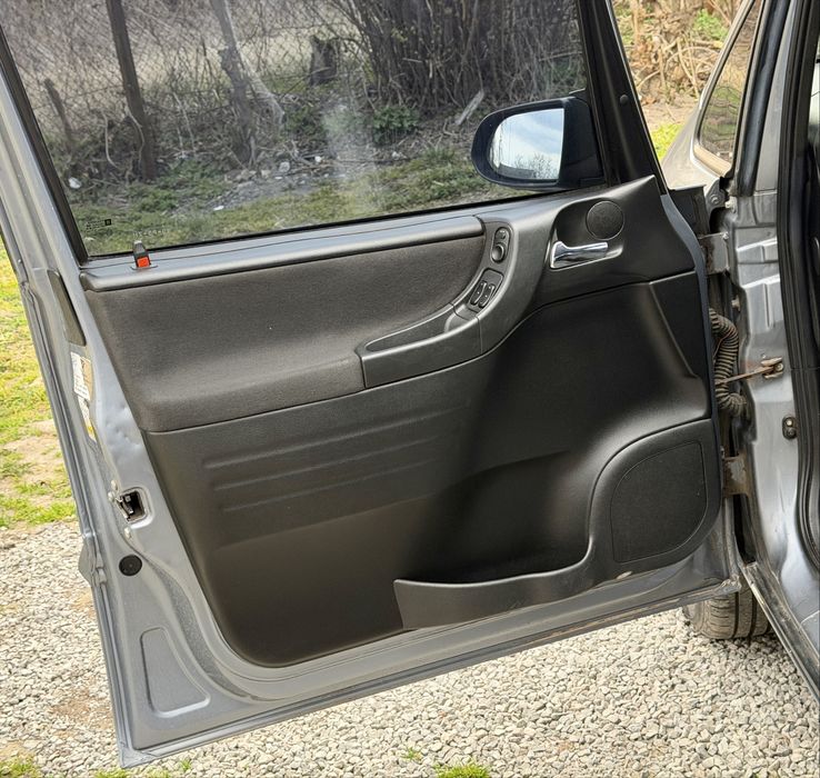 Opel Zafira 2004 рік 1,6 бенз 7 - місна