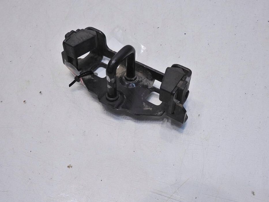 RYGIEL ZAMKA KLAPY VOLVO V70 III