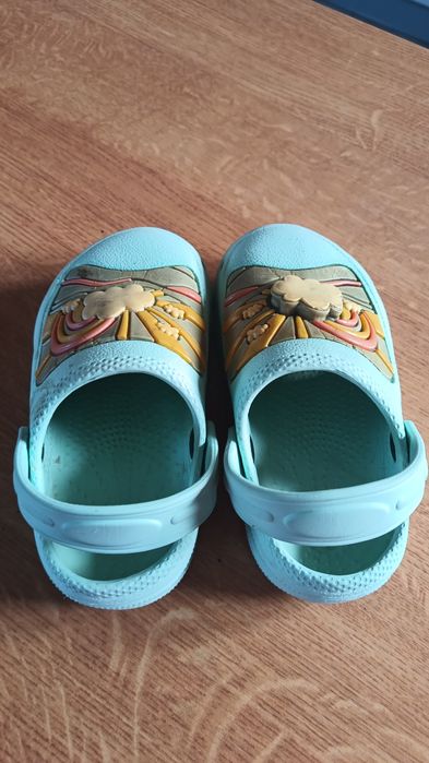 Buty, klapki, chodaki, 25